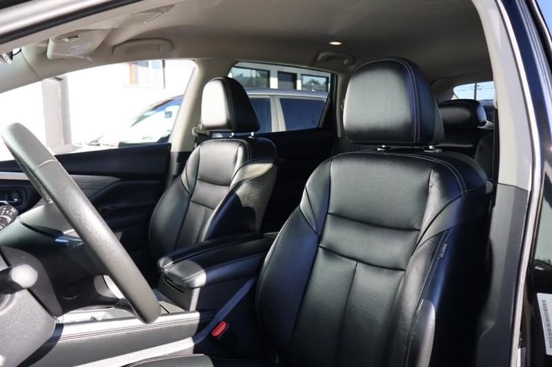 Nissan Murano Vehicle Full-screen Gallery Image 21