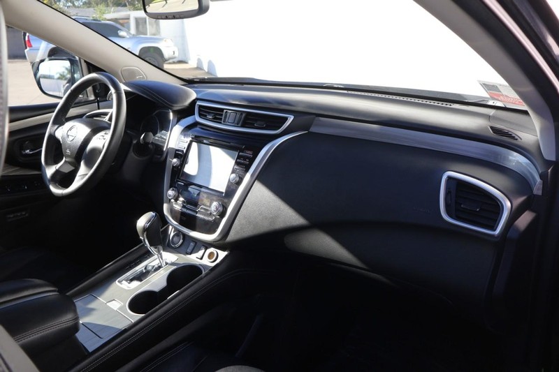 Nissan Murano Vehicle Full-screen Gallery Image 23