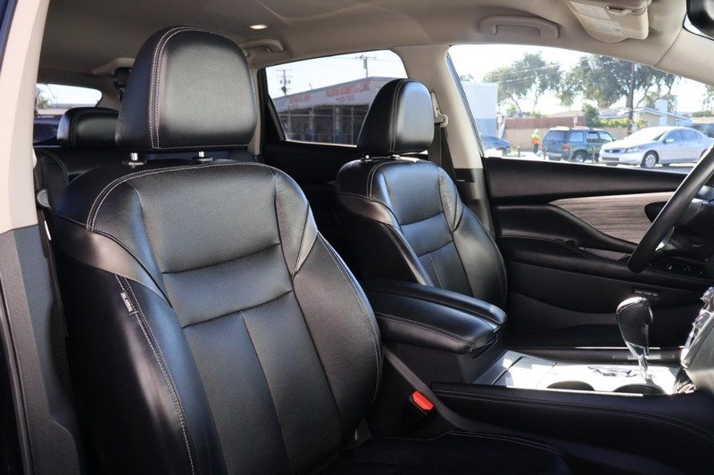 Nissan Murano Vehicle Full-screen Gallery Image 24