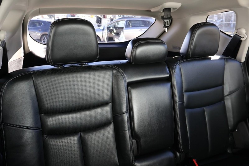 Nissan Murano Vehicle Full-screen Gallery Image 25