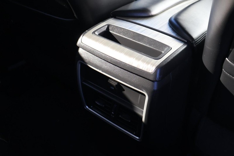 Nissan Murano Vehicle Full-screen Gallery Image 27