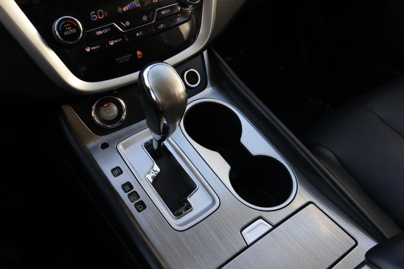 Nissan Murano Vehicle Full-screen Gallery Image 34