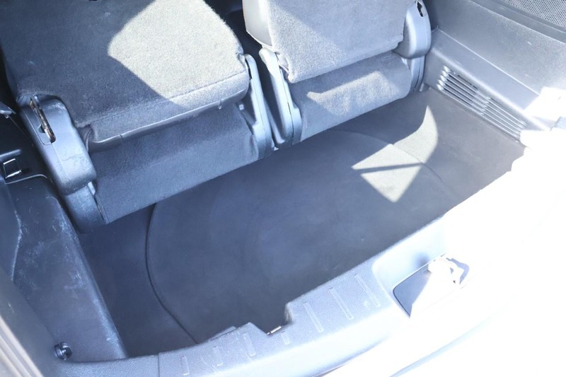 Ford Explorer Vehicle Full-screen Gallery Image 09