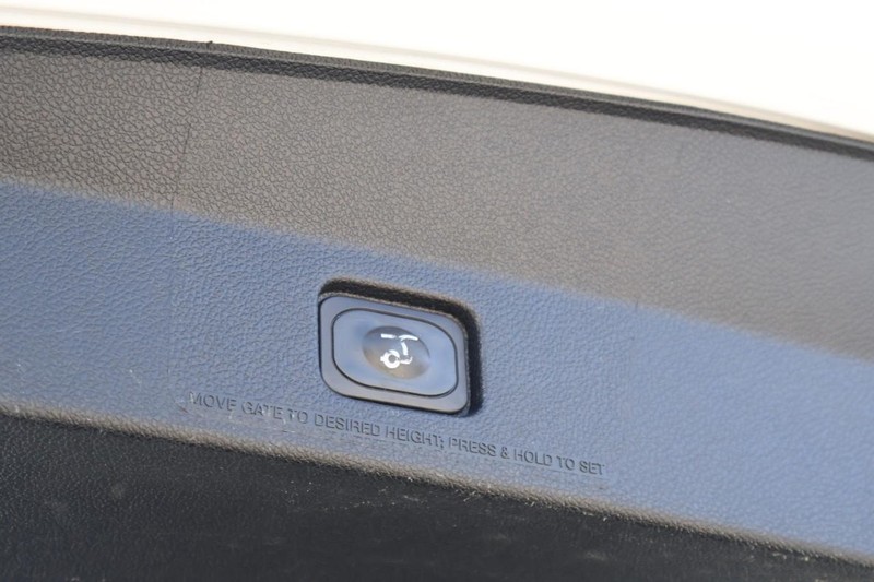 Ford Explorer Vehicle Full-screen Gallery Image 10