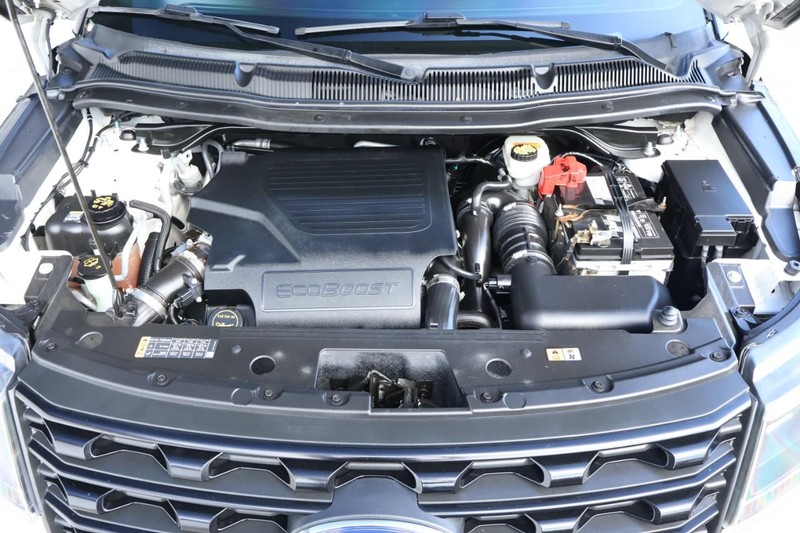 Ford Explorer Vehicle Full-screen Gallery Image 14