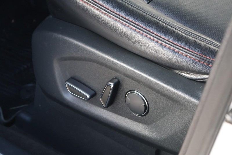 Ford Explorer Vehicle Full-screen Gallery Image 19