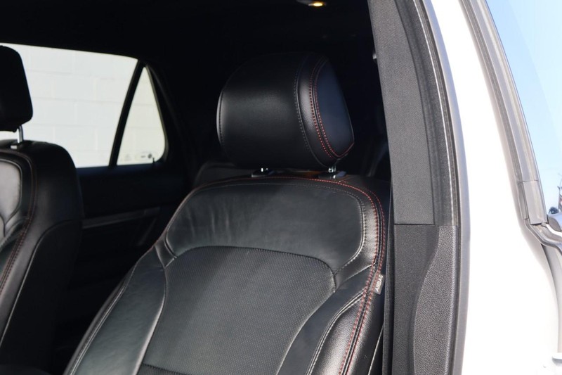 Ford Explorer Vehicle Full-screen Gallery Image 21