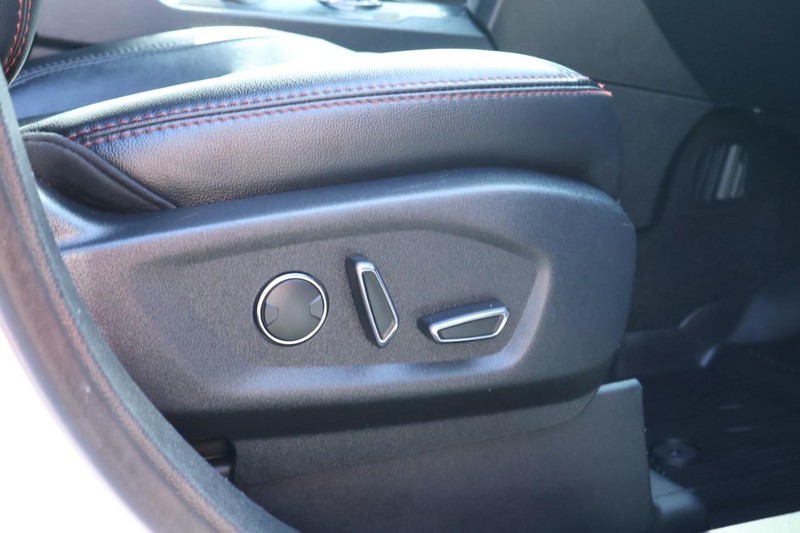 Ford Explorer Vehicle Full-screen Gallery Image 23