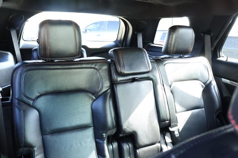 Ford Explorer Vehicle Full-screen Gallery Image 25