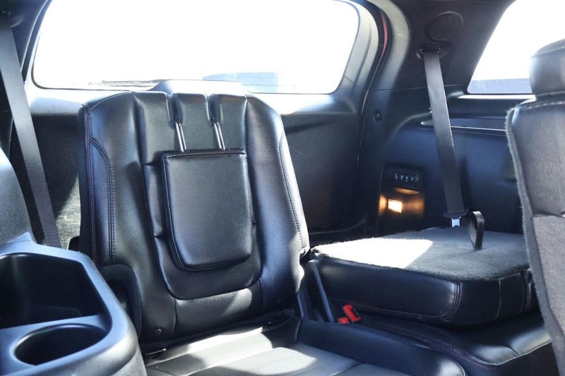 Ford Explorer Vehicle Full-screen Gallery Image 26