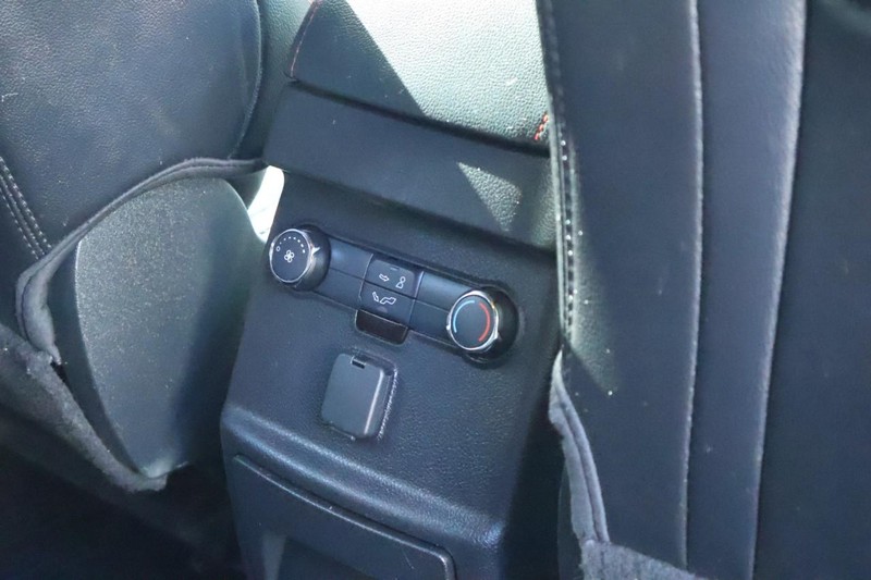 Ford Explorer Vehicle Full-screen Gallery Image 27