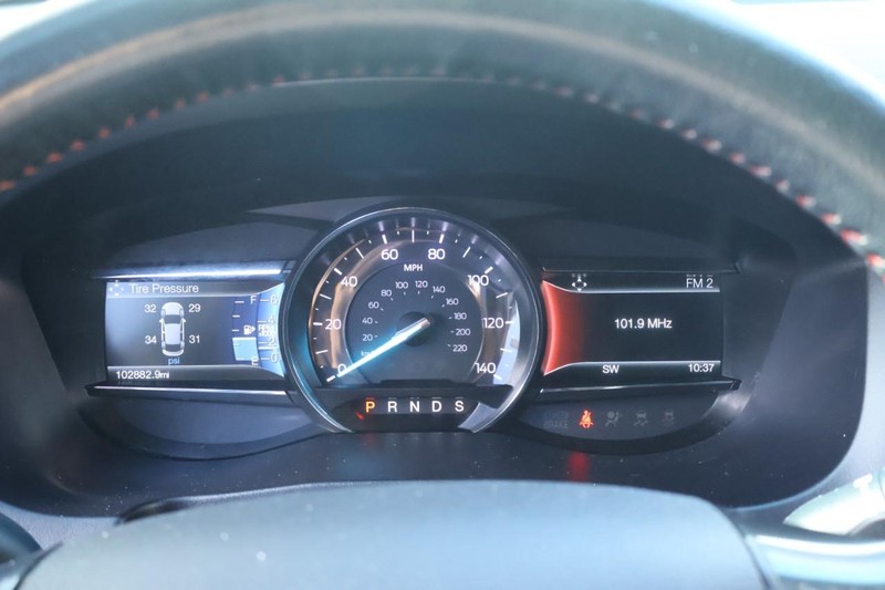 Ford Explorer Vehicle Full-screen Gallery Image 29