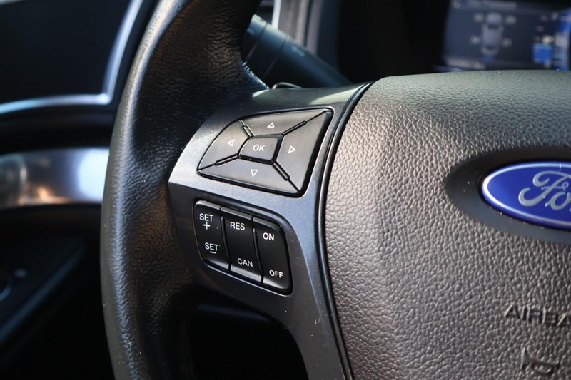 Ford Explorer Vehicle Full-screen Gallery Image 31