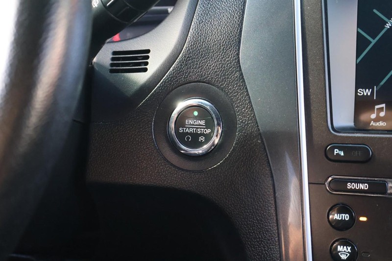 Ford Explorer Vehicle Full-screen Gallery Image 33