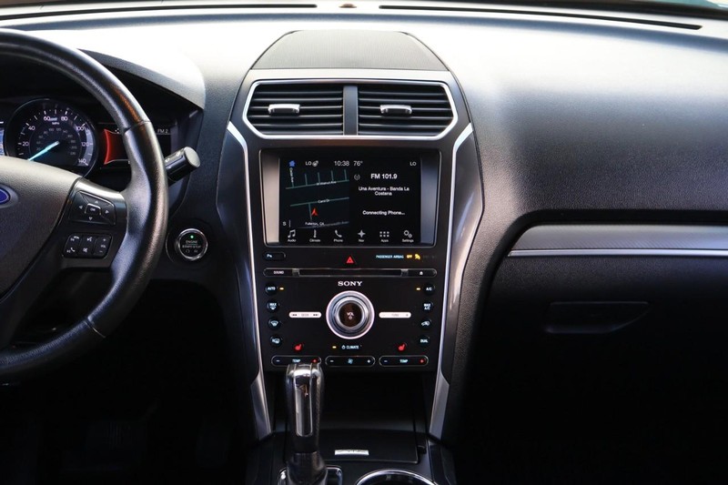 Ford Explorer Vehicle Full-screen Gallery Image 34