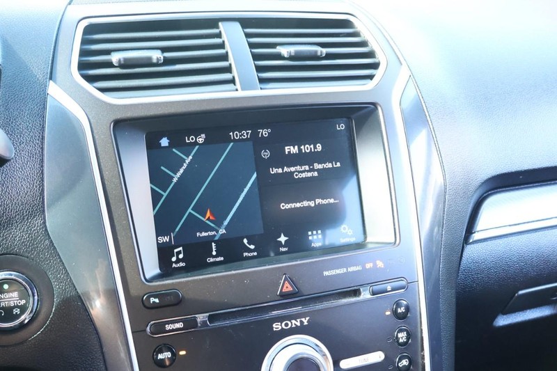 Ford Explorer Vehicle Full-screen Gallery Image 35