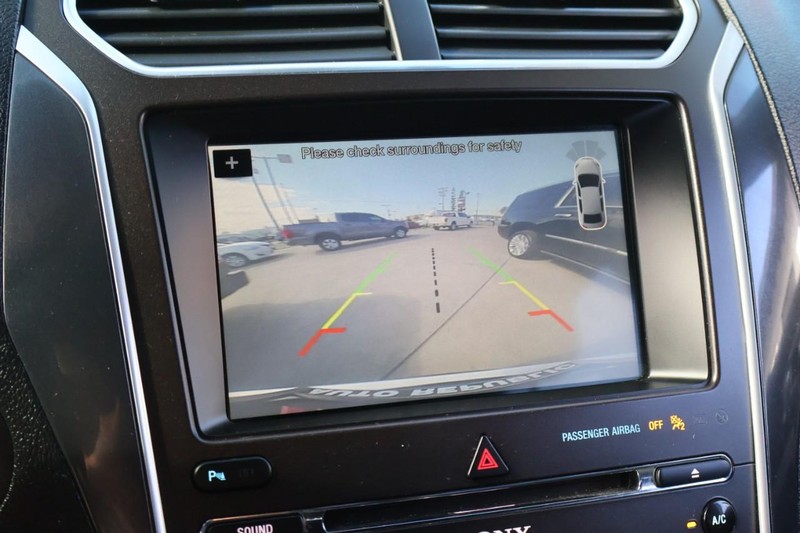 Ford Explorer Vehicle Full-screen Gallery Image 36