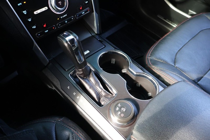 Ford Explorer Vehicle Full-screen Gallery Image 38