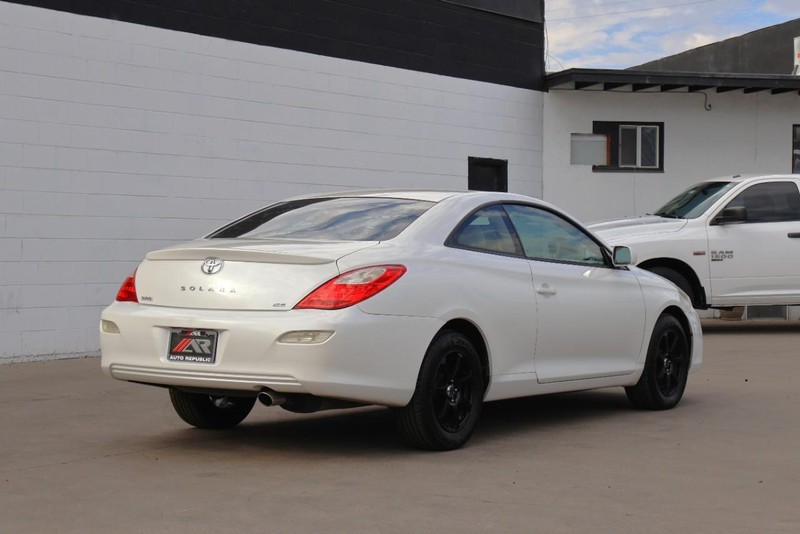 Toyota Camry Solara Vehicle Full-screen Gallery Image 05