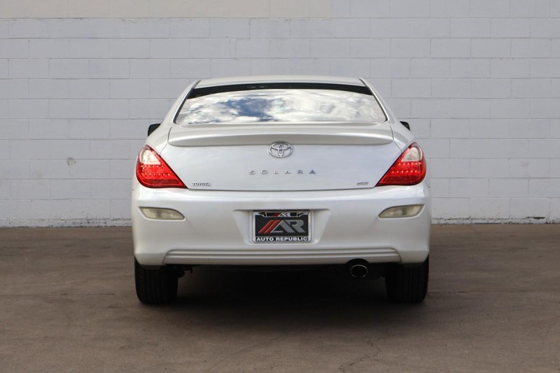 Toyota Camry Solara Vehicle Full-screen Gallery Image 06