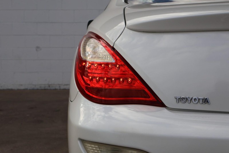 Toyota Camry Solara Vehicle Full-screen Gallery Image 07