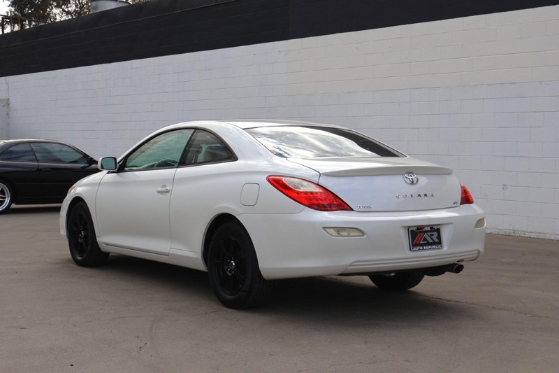 Toyota Camry Solara Vehicle Full-screen Gallery Image 09