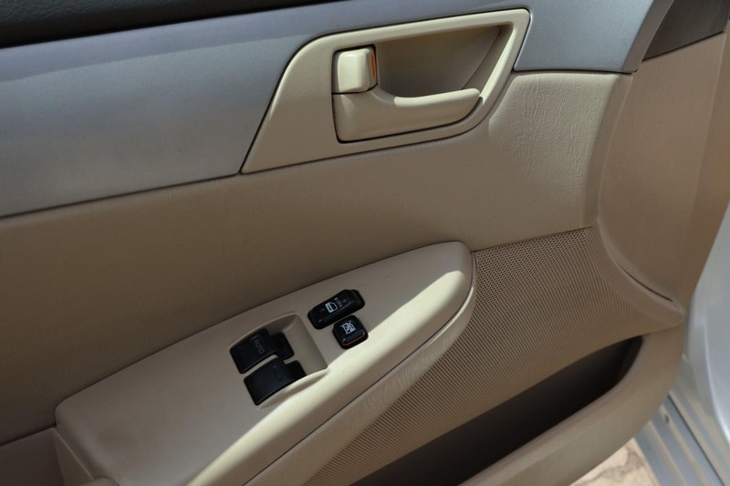 Toyota Camry Solara Vehicle Full-screen Gallery Image 15