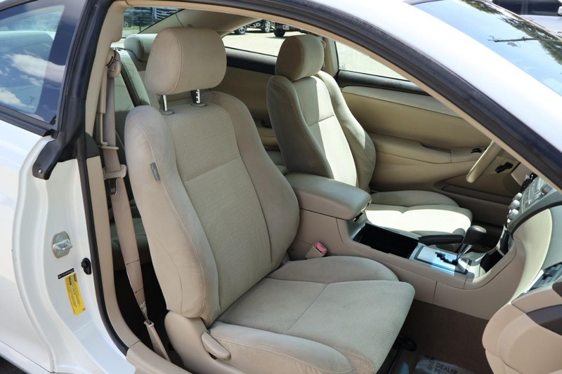 Toyota Camry Solara Vehicle Full-screen Gallery Image 21