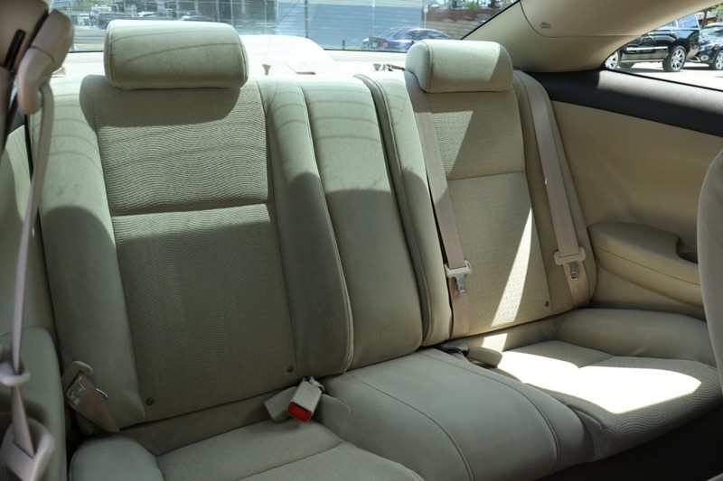 Toyota Camry Solara Vehicle Full-screen Gallery Image 22