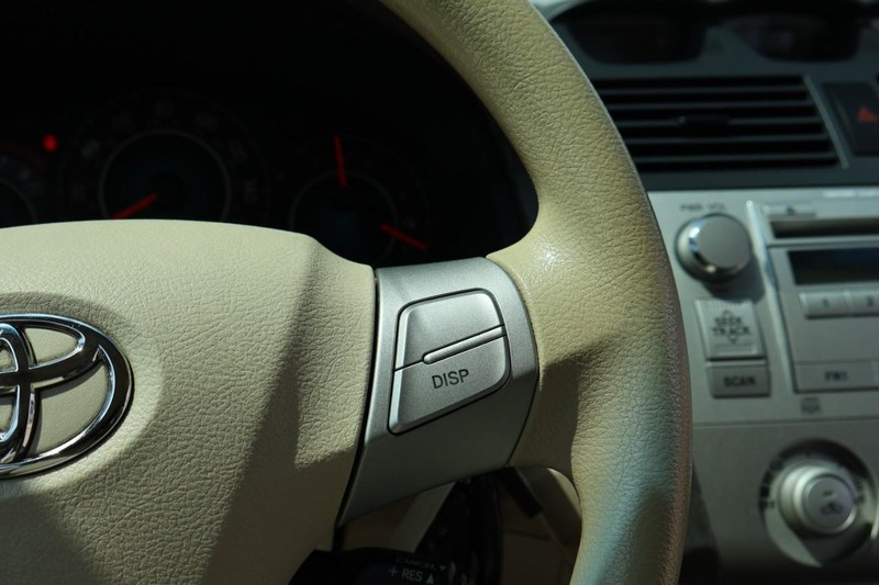 Toyota Camry Solara Vehicle Full-screen Gallery Image 28