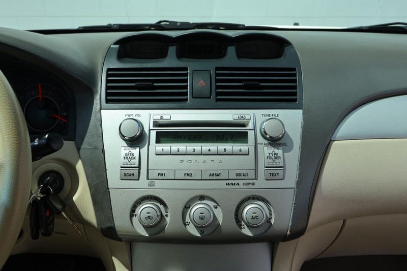 Toyota Camry Solara Vehicle Full-screen Gallery Image 29