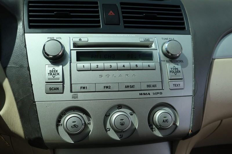 Toyota Camry Solara Vehicle Full-screen Gallery Image 31