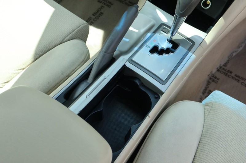 Toyota Camry Solara Vehicle Full-screen Gallery Image 35