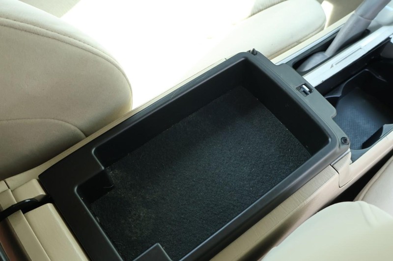 Toyota Camry Solara Vehicle Full-screen Gallery Image 36