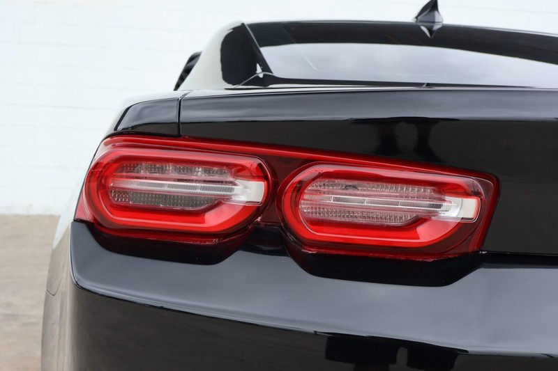 Chevrolet Camaro Vehicle Full-screen Gallery Image 07