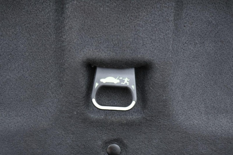 Chevrolet Camaro Vehicle Full-screen Gallery Image 10