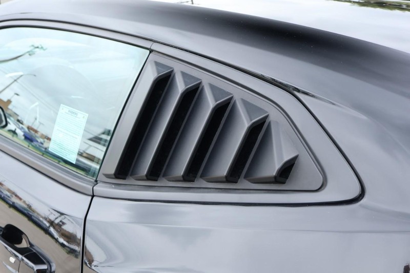 Chevrolet Camaro Vehicle Full-screen Gallery Image 11