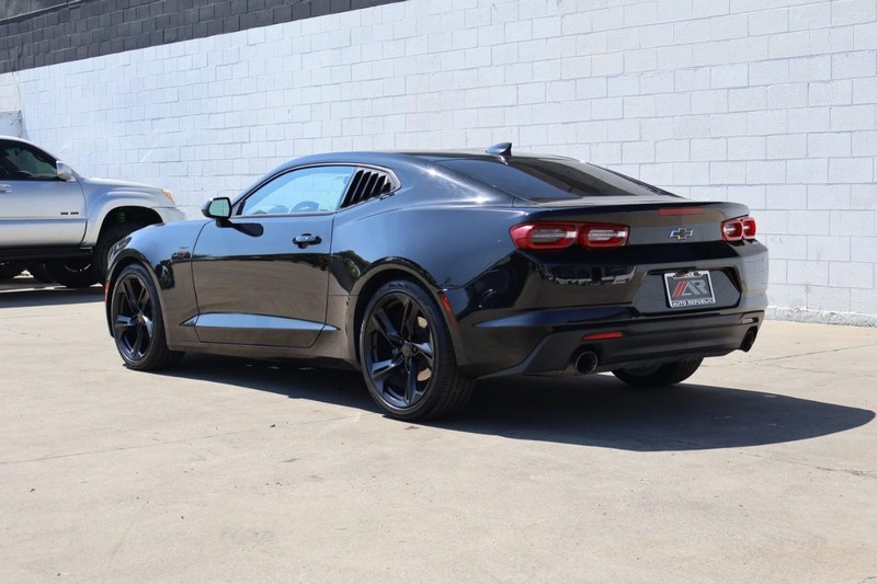 Chevrolet Camaro Vehicle Full-screen Gallery Image 12