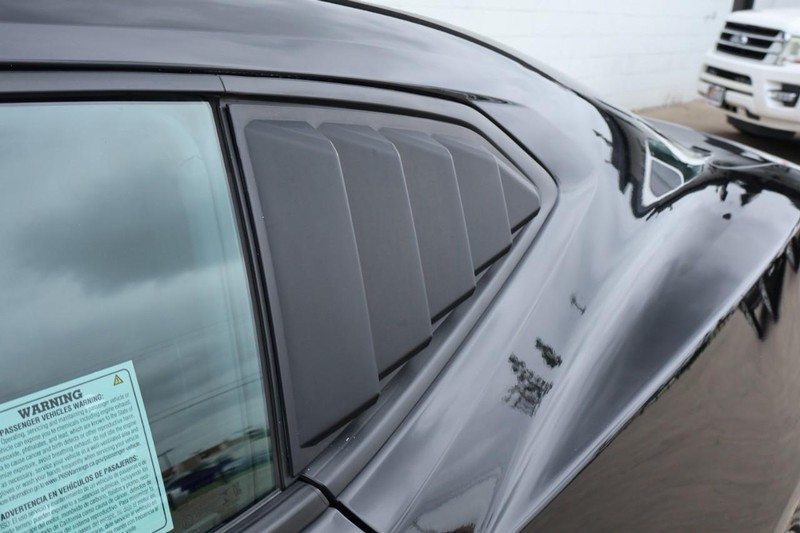 Chevrolet Camaro Vehicle Full-screen Gallery Image 17