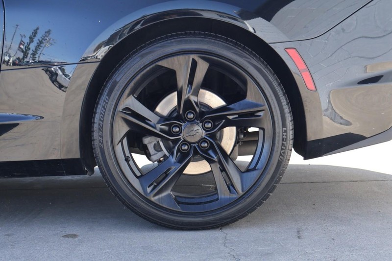 Chevrolet Camaro Vehicle Full-screen Gallery Image 19