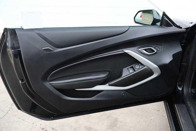 Chevrolet Camaro Vehicle Full-screen Gallery Image 20