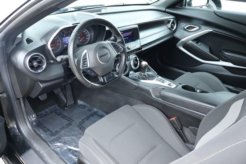 Chevrolet Camaro Vehicle Full-screen Gallery Image 21