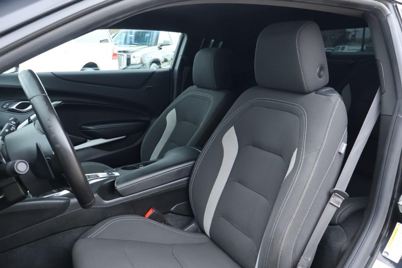 Chevrolet Camaro Vehicle Full-screen Gallery Image 24