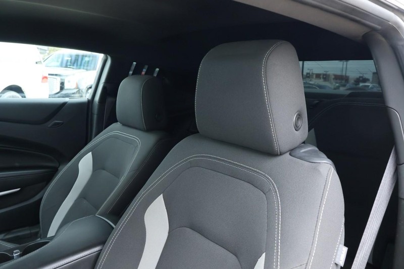 Chevrolet Camaro Vehicle Full-screen Gallery Image 25