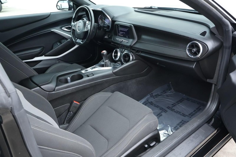 Chevrolet Camaro Vehicle Full-screen Gallery Image 26