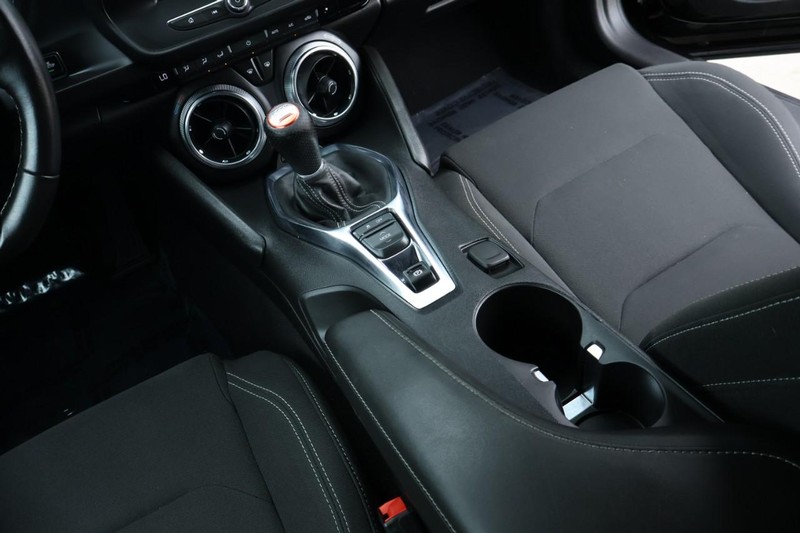 Chevrolet Camaro Vehicle Full-screen Gallery Image 39