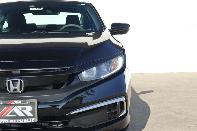 Honda Civic Coupe Vehicle Full-screen Gallery Image 03