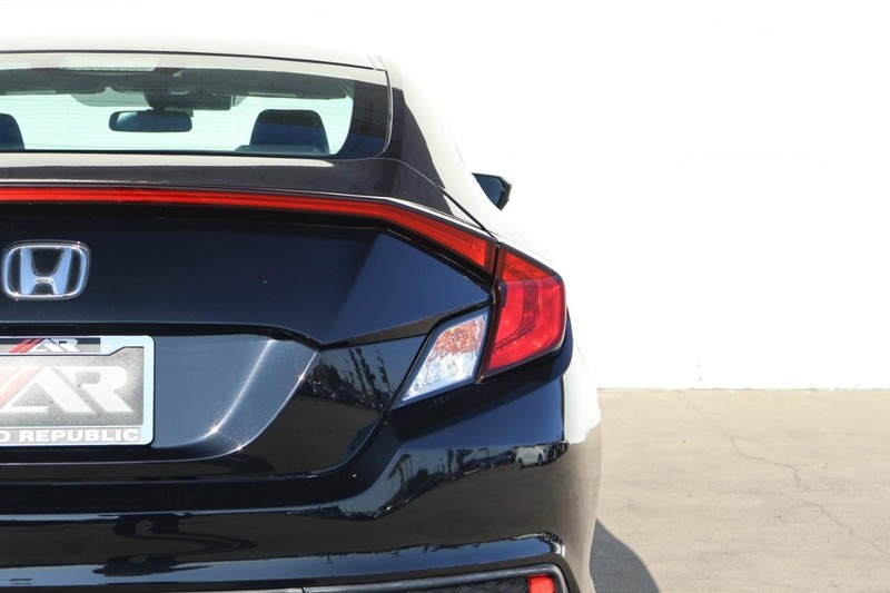 Honda Civic Coupe Vehicle Full-screen Gallery Image 07