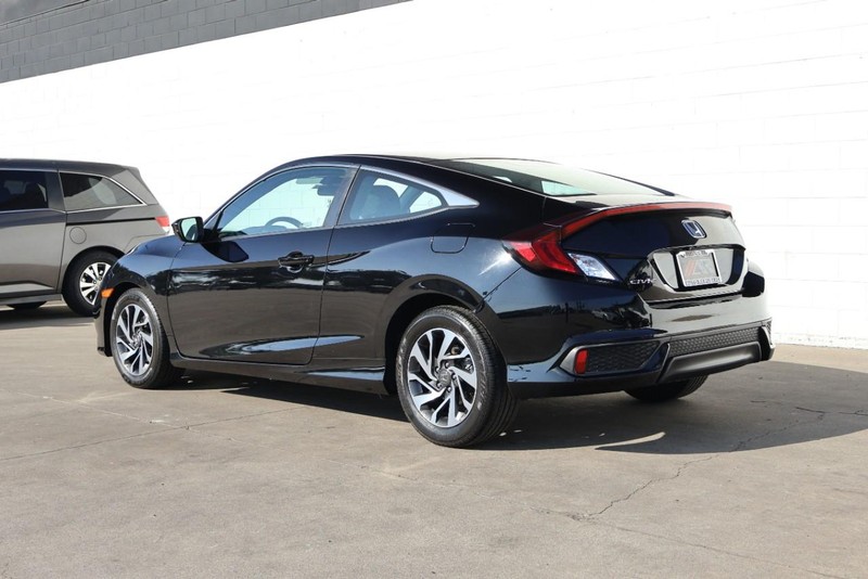 Honda Civic Coupe Vehicle Full-screen Gallery Image 10