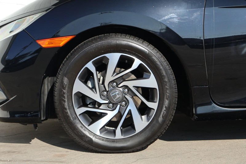 Honda Civic Coupe Vehicle Full-screen Gallery Image 14